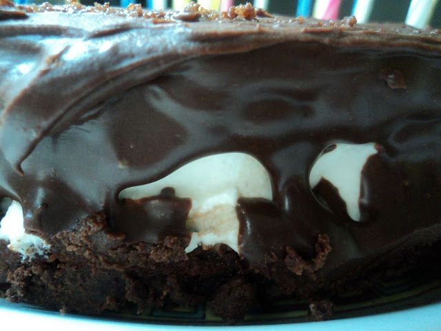 Tarta de chocolate y nata lateral