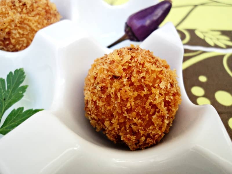Croquetas o bocaditos de salmón ahumado