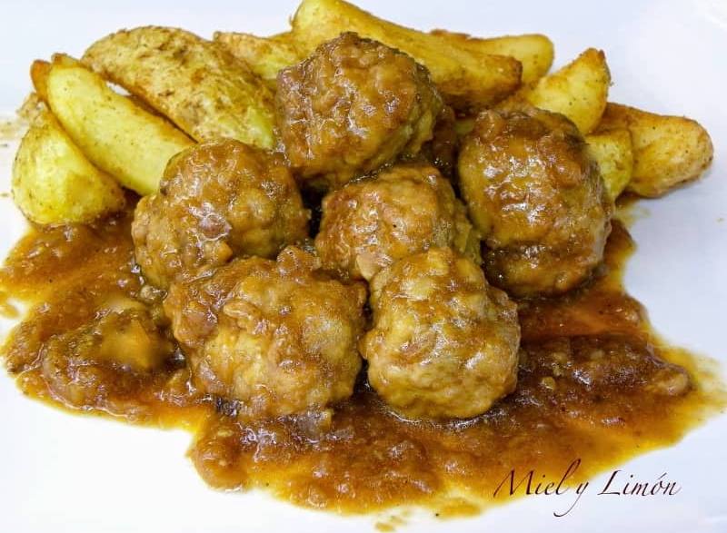 Albóndigas en salsa española receta rica