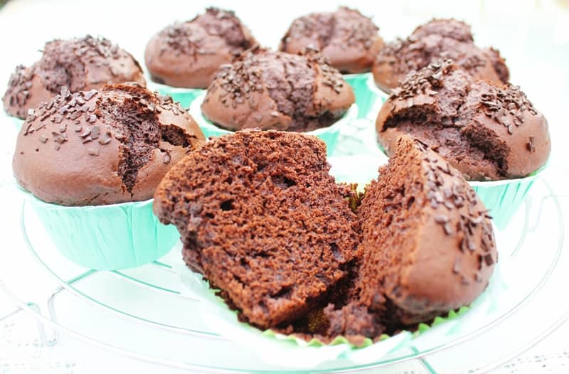 Magdalenas esponjosas de chocolate