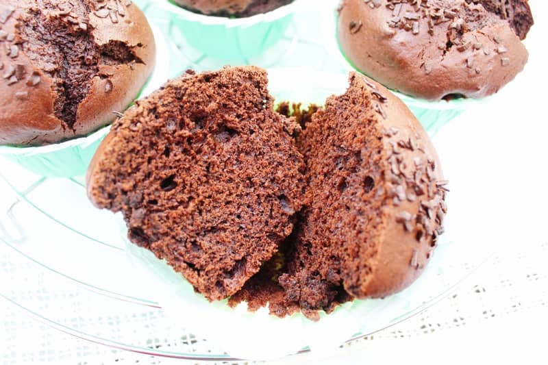 Magdalenas esponjosas de chocolate CORTE