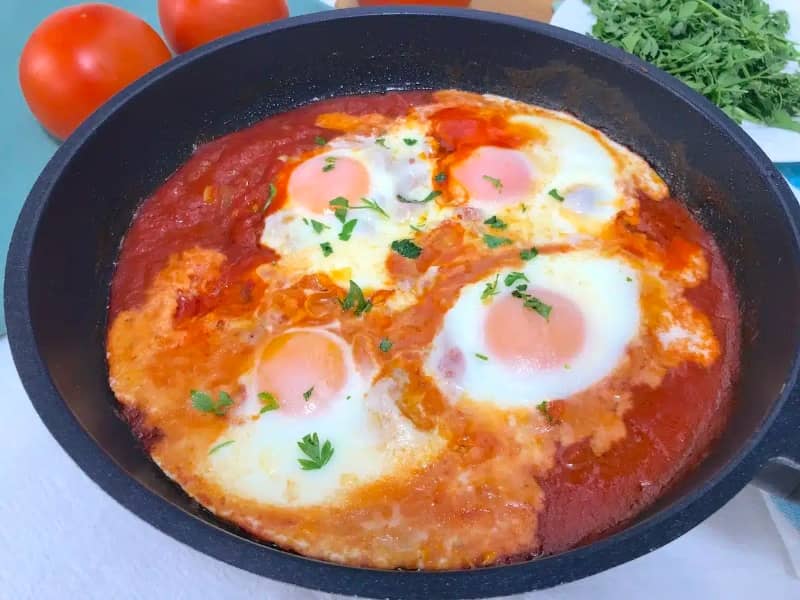 C贸mo hacer huevos con tomate