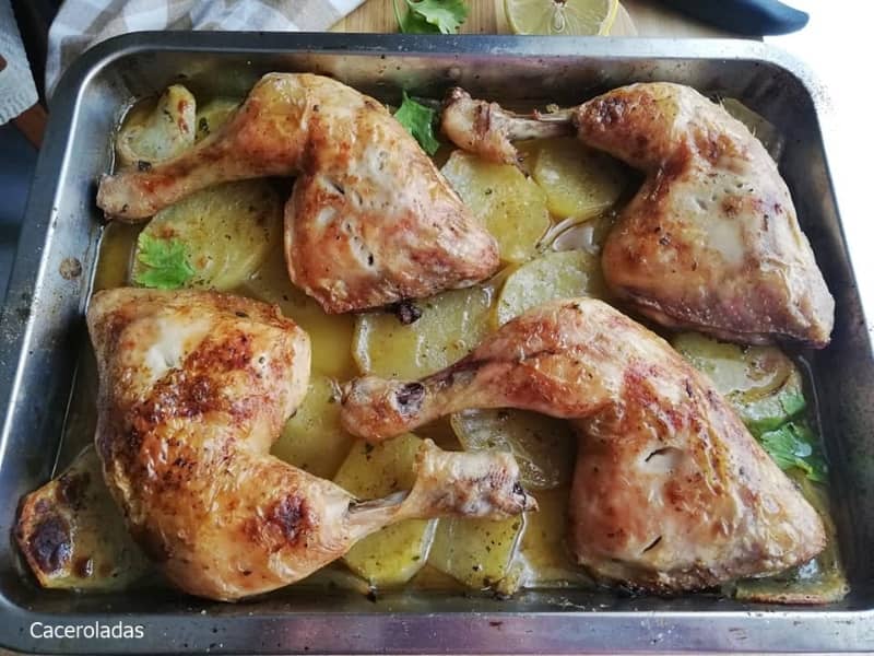 Pollo al horno con patatas y vino blanco