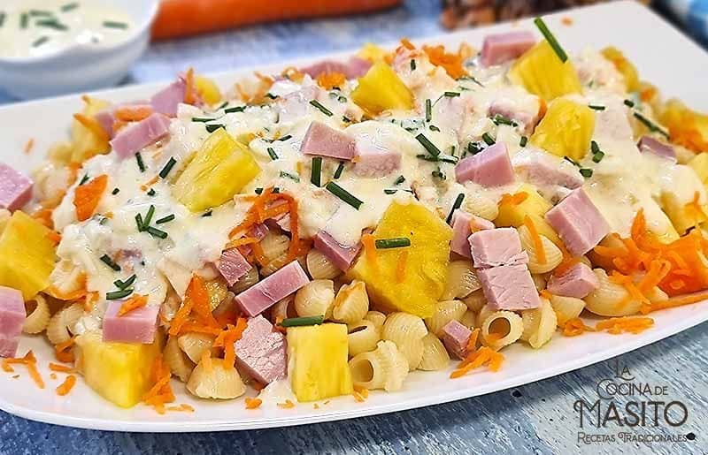 Ensalada de pasta fría con piña