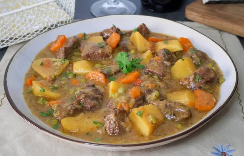 Carne guisada con patatas y verduras receta paso a paso
