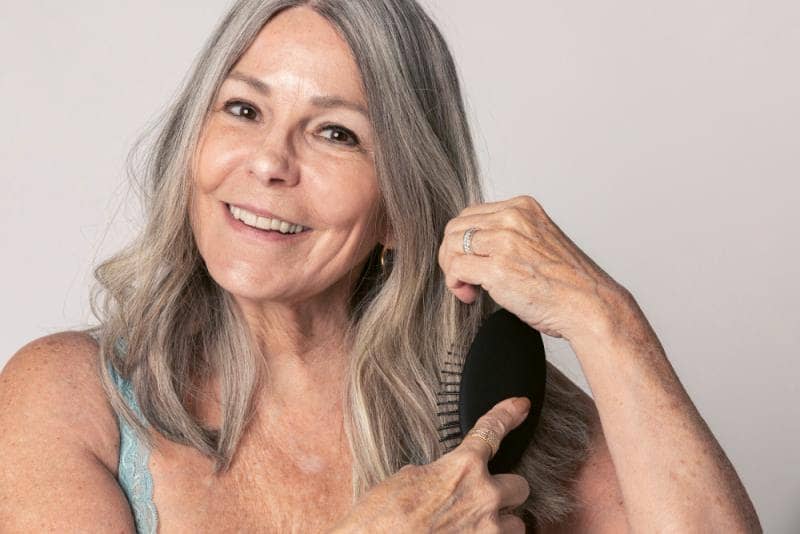 ¿Cómo evitar la caída del cabello durante la menopausia?