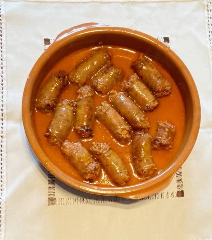 Chorizos al vino cazuela
