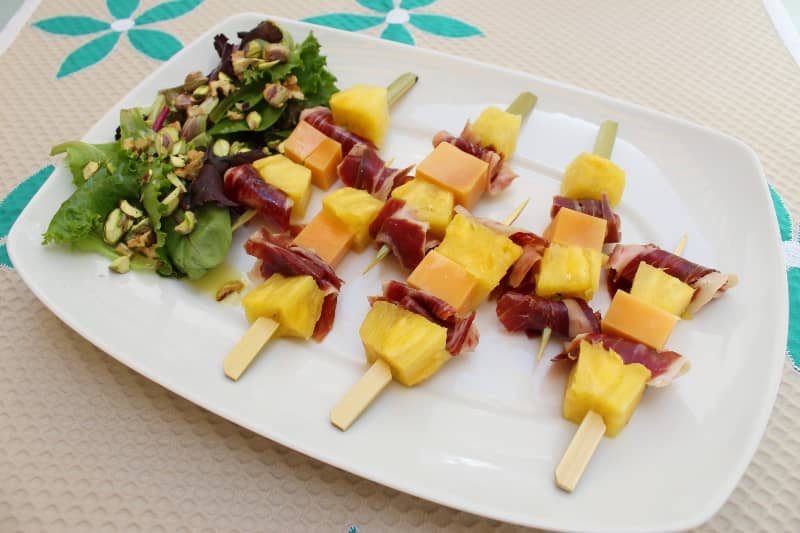 Brochetas de jamón con piña y queso receta fácil y rica
